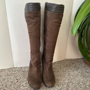 Sofft  Women's Brown Suede Knee High Zip Up High Heel Boots 10